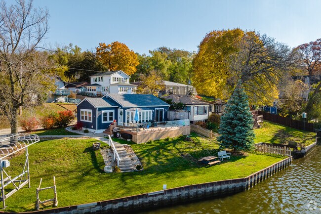 Fox Lake homes sit atop hills that connect to the lakefront.