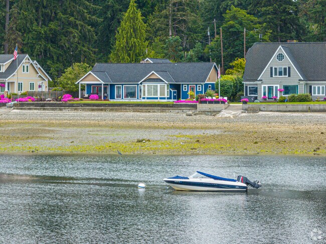 Marine Drive allows residents to fully enjoy the water nearby.