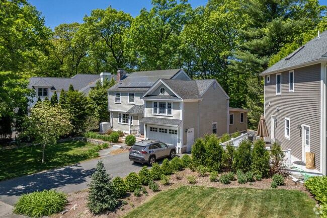 Large single-family homes are available in the Oak Hill neighborhood.