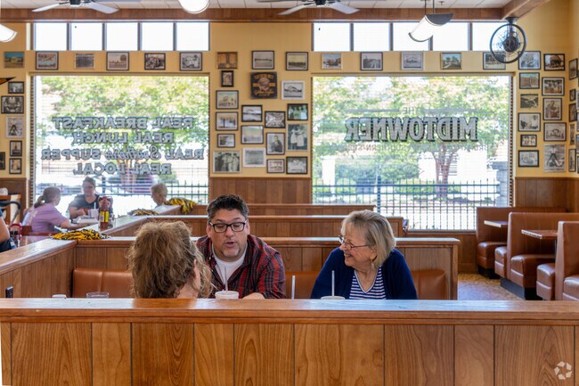 The Midtowner in Hattiesburg is a popular destination, just minutes from Arcadia-Sunset.