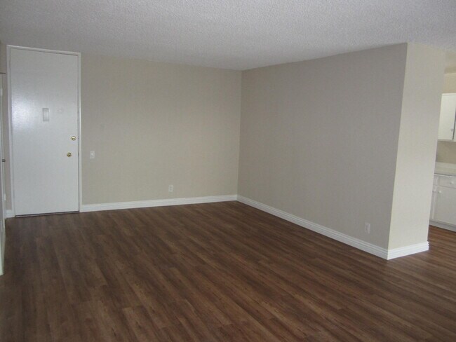 Harvard Apartments, Sherman Oaks, CA 91423 - photo 4