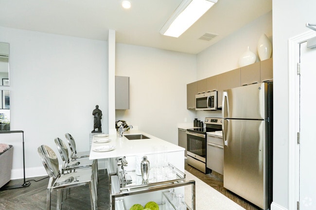 1 BR, 1 BA - Dell - 690 SF