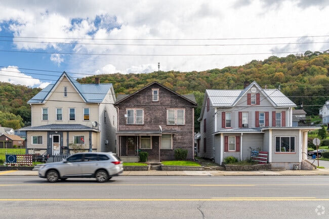 The elevation changes throughout Coopersdale provide a unique & scenic drive.
