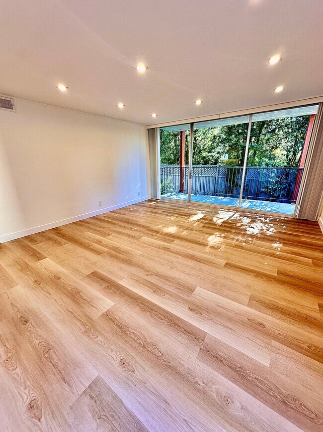 2 Clark Dr, San Mateo, CA 94401