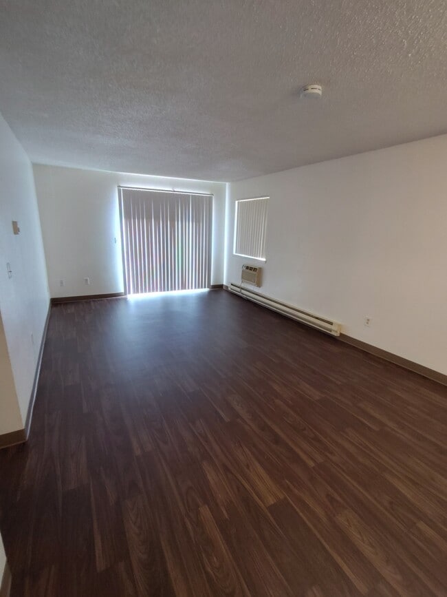 Oak Manor Apartments, Salem, OR 97301 - photo 5