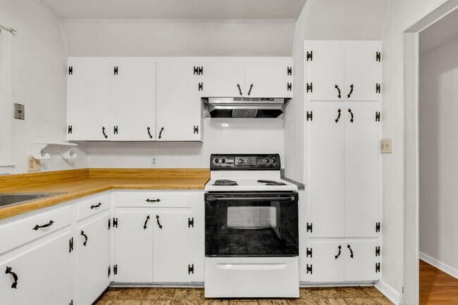 711 Hemlock St, Columbus, MS 39702 - photo 7