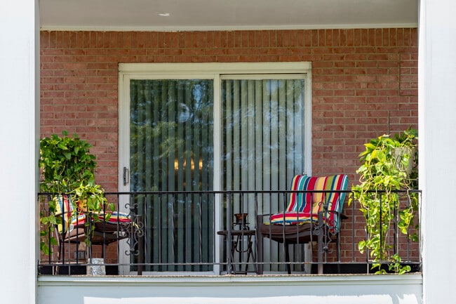 Cresthaven Apartments, Toledo, OH 43614 - photo 5