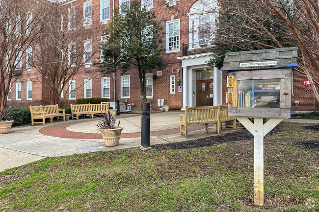 Janney Elementary free library