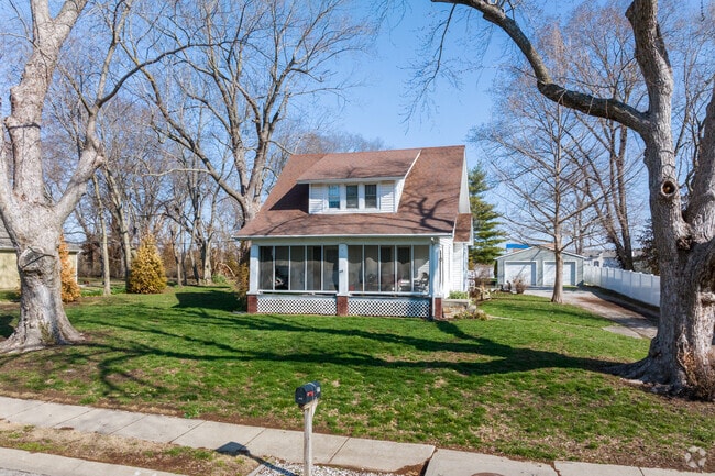 Unique builds along gridded streets