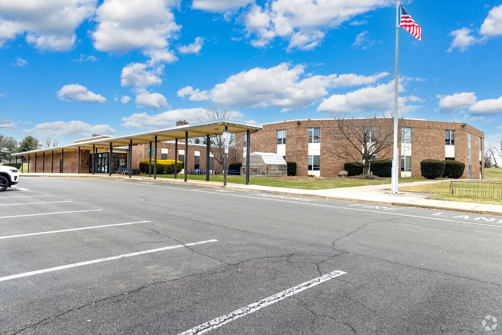 Pearl S. Buck Elementary School has students in K-4th grades.