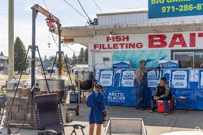 New Astoria is home to an active fishing community.