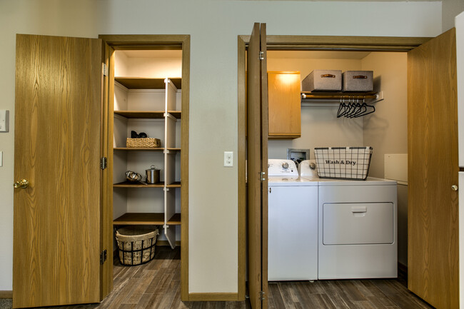 1A Large Pantry/Full Size Washer & Dryer