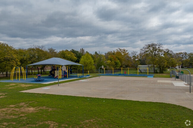 At Larson Elementary, students have anice play area in  Grand Prairie, TX.