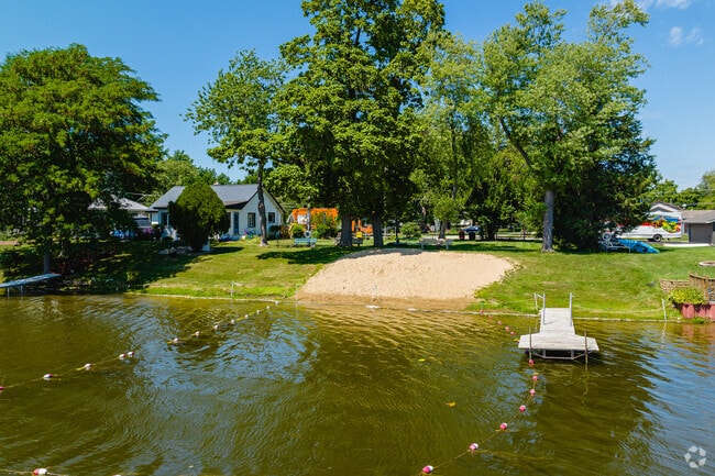 Several private beaches can be found in Holiday Hills among small parks and private residencies.