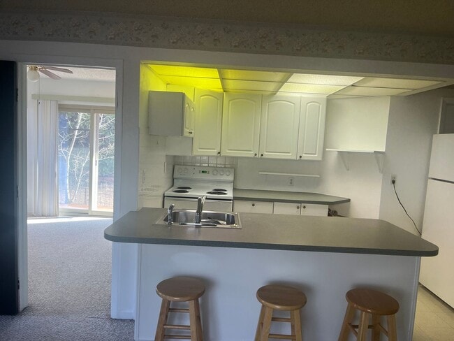 638 Gilcrest Rd, Colorado Springs, CO 80906 - photo 2