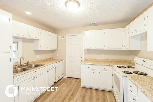 7810 E 112th St, Kansas City, MO 64134 - photo 4