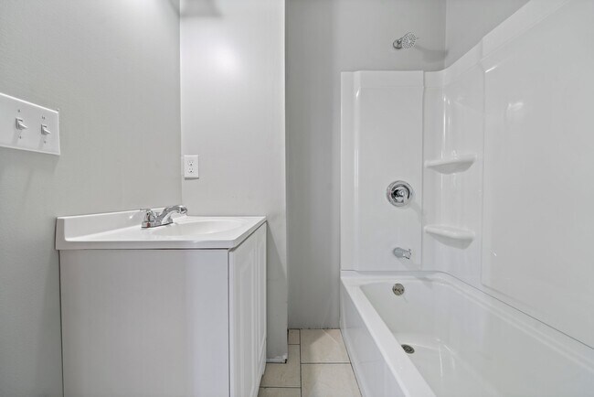 12 Shamrock St unit 1, Worcester, MA 01605 - photo 7