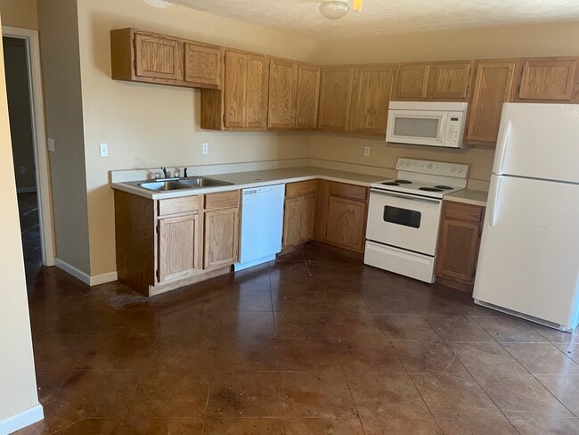 765 Old Mayhew Rd unit One bedroom one bath, Starkville, MS 39759 - photo 3