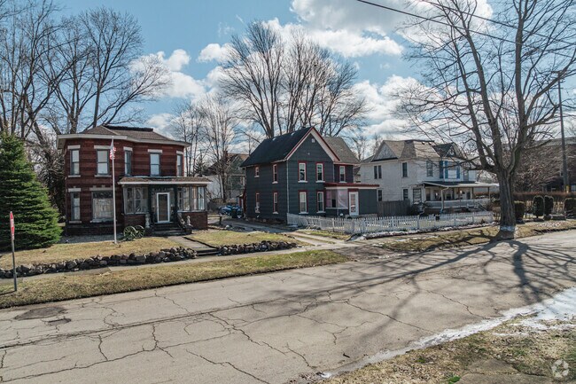The mixed post-Civil War era housing styles in Conneaut also have Victorian-Era details.