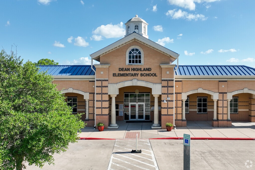 Dean Highland Elementary School is a part of Waco ISD.