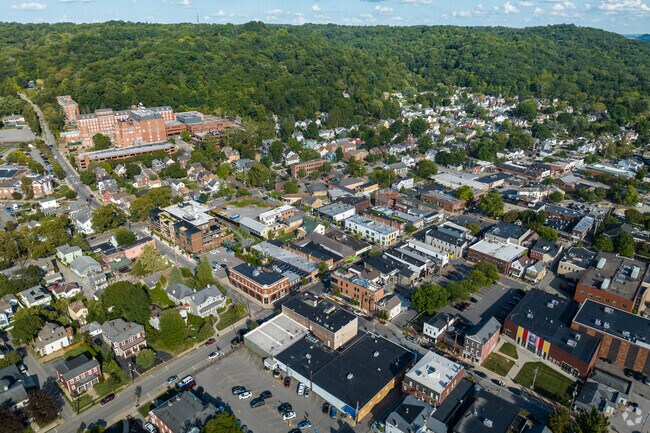 Edgeworth has a small-town vibe while nestled into the rolling hills of northwest Pittsburgh.