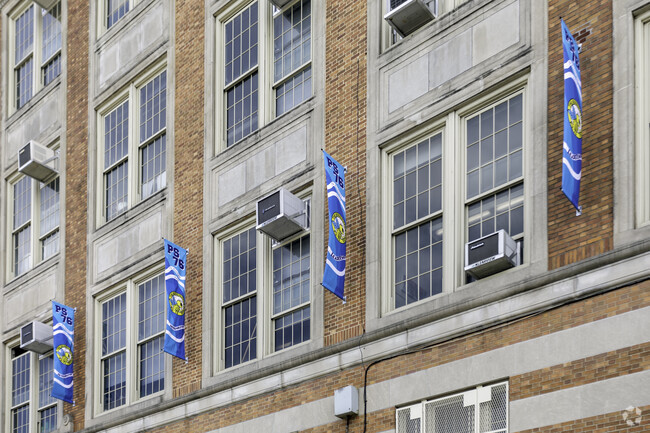 The PS 76 Bennington School school offers excellent academic and extracurricular programs.
