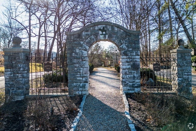 Sequoyah Hills sits just west of downtown Knoxville.