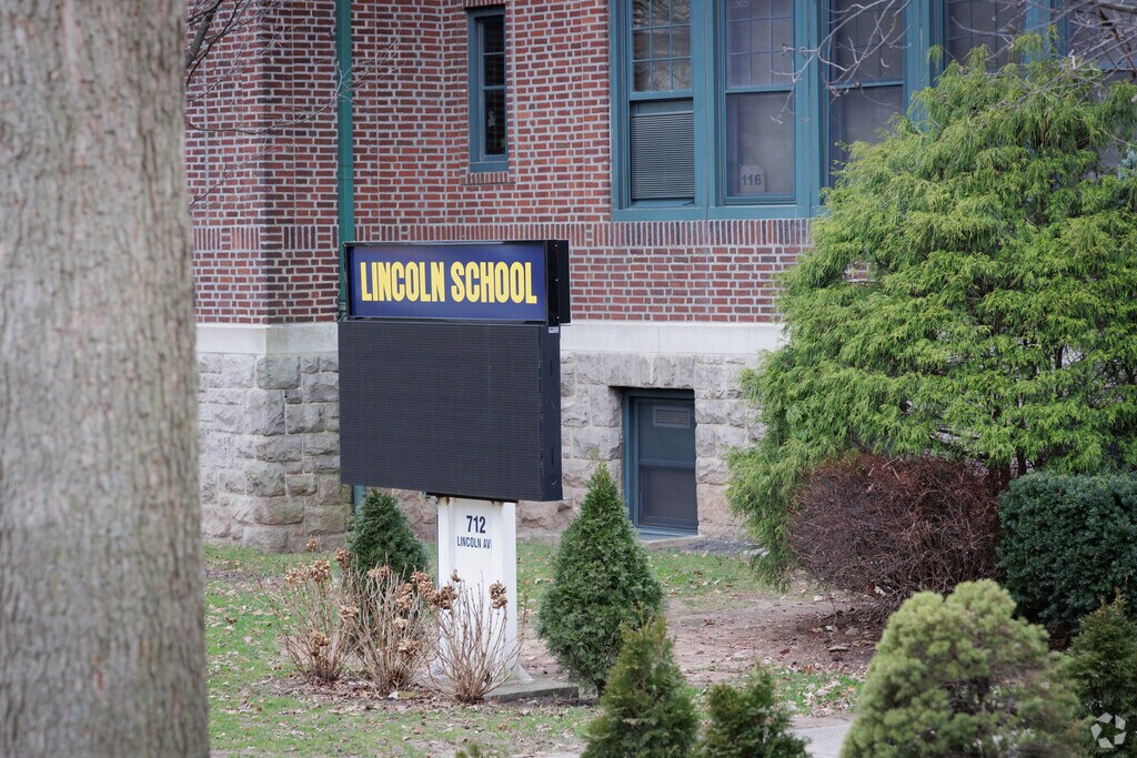 Lincoln Elementary School is a public school in Ridgefield Park, NJ.