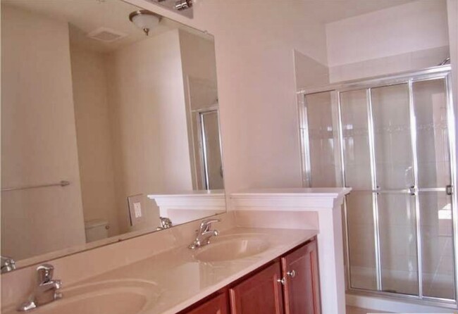 Master bathroom (full bath)