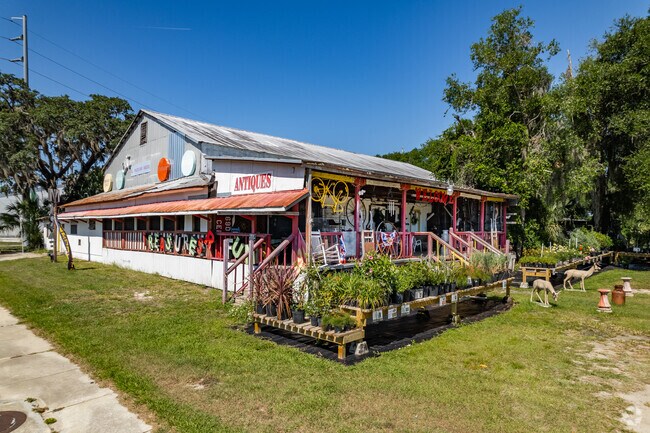 The Antique Mall is a rustic barn that’s filled with vintage furniture and memorabilia in Umatilla.
