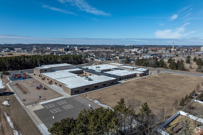 Putnam Heights Elementary School has a 13 to 1 student-teacher ratio.