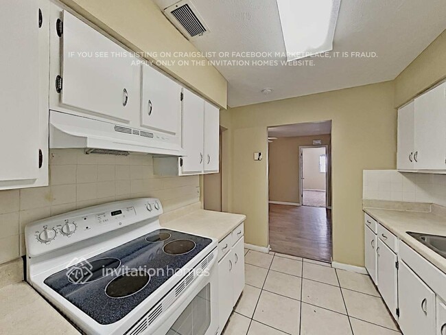 12718 Sebring Blvd, Tampa, FL 33618 - photo 7