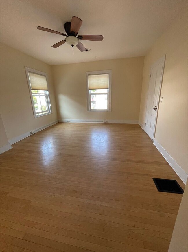 33 Pine St unit . 4, Burlington, VT 05401 - photo 5