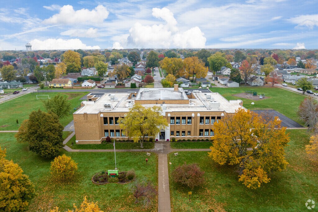 Denkmann Elementary School has lots of extracurricular activities available to students.