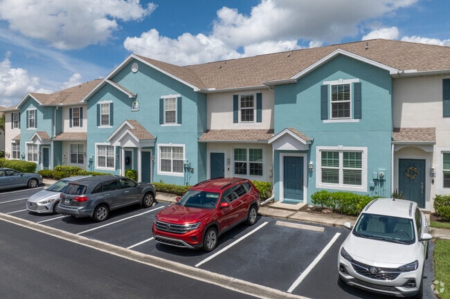 Forest Lake condos in Metro Park come in a variety of home styles like these without garages.
