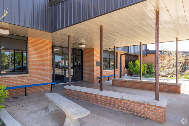 Altus Primary School offers a challenging curriculum.