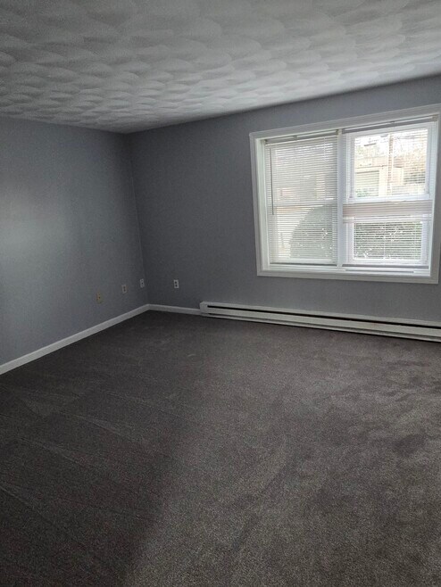 471 W Shore Rd, Warwick, RI 02889 - photo 1