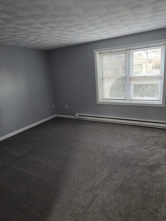 471 W Shore Rd, Warwick, RI 02889