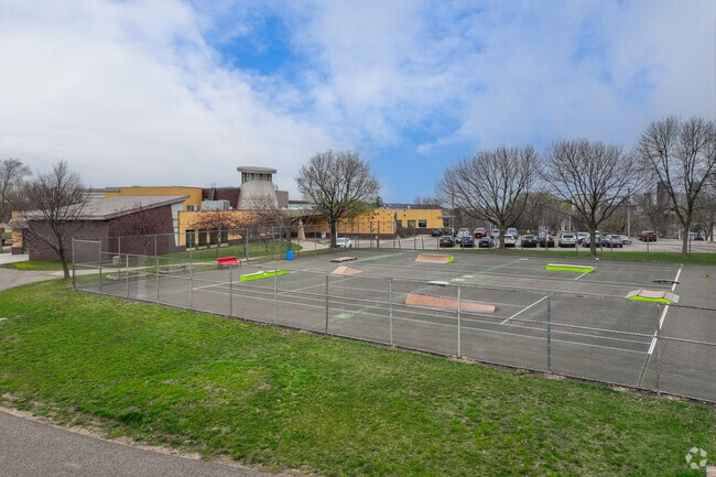 Daytons Bluff Elementary 
School’s minority student enrollment is 88%.