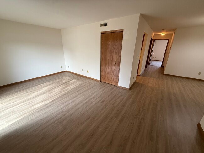 1908 Fox Run unit 1908, Mount Horeb, WI 53572 - photo 2