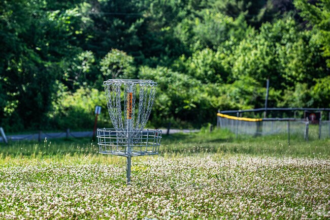 Hammond Park has a disc golf course for locals to enjoy.