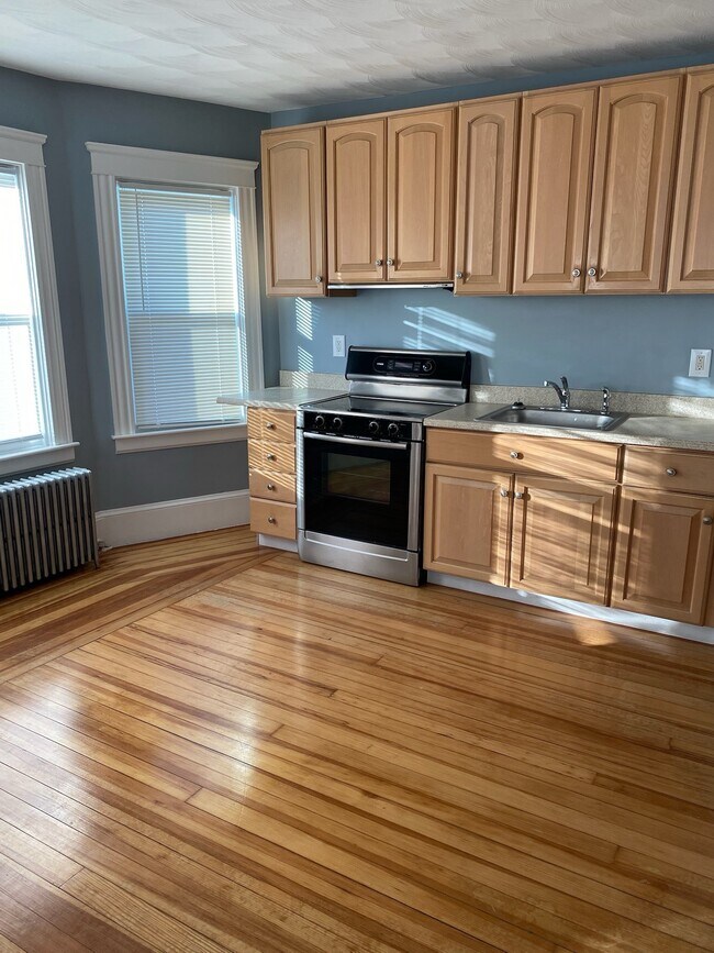 80 Fort St unit Second Floor, East Providence, RI 02914 - photo 4