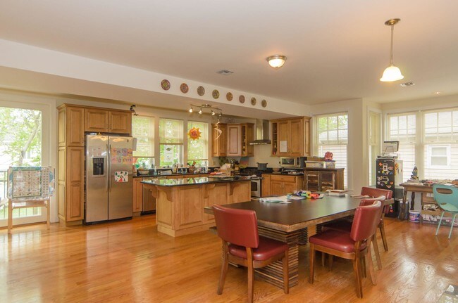 53 Winslow Rd unit A, Brookline, MA 02446 - photo 2