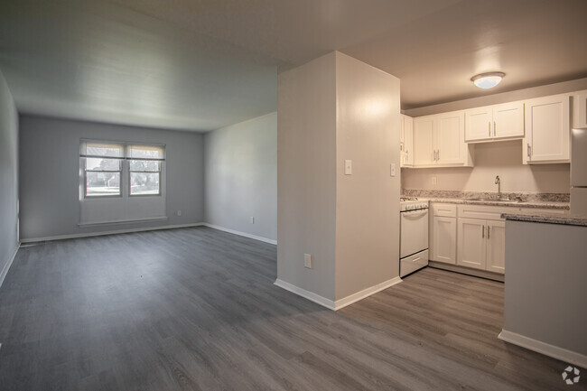 2BR,1BA,-850SF