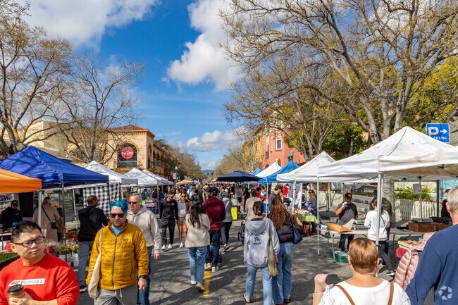 On Sunday, locals can head to the farmers market in Downtown Campbell.