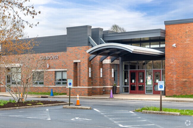 Glendover Elementary School has a student-teacher ratio of 11:1 and holds an A grade on Niche.