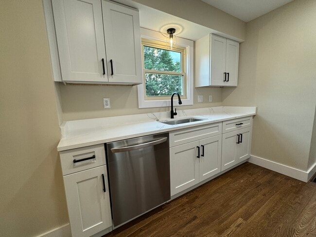 10030 Shadybrook Ln, Grand Blanc, MI 48439 - photo 7