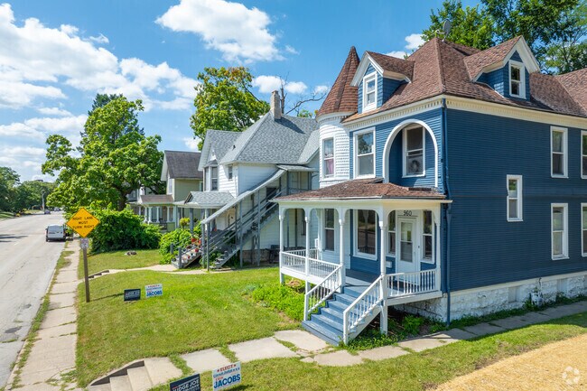 Signal Hill's oldest homes from the 1900s and 1910s take inspiration from Queen Anne styles.