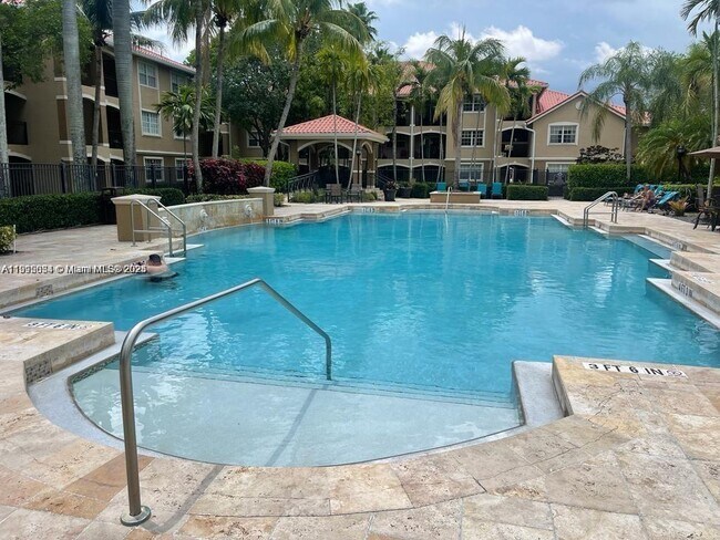151 SW 117th Ave unit 204, Pembroke Pines, FL 33025 - photo 4