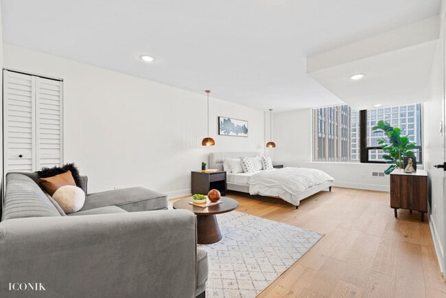 626 N State St unit 4R, Chicago, IL 60654 - photo 4